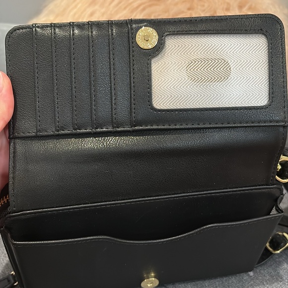 GUC Black Crossbody/Wrislet - Picture 3 of 9